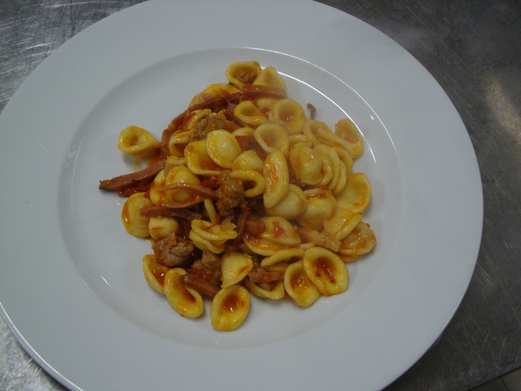 Orecchiette speck e salsiccia