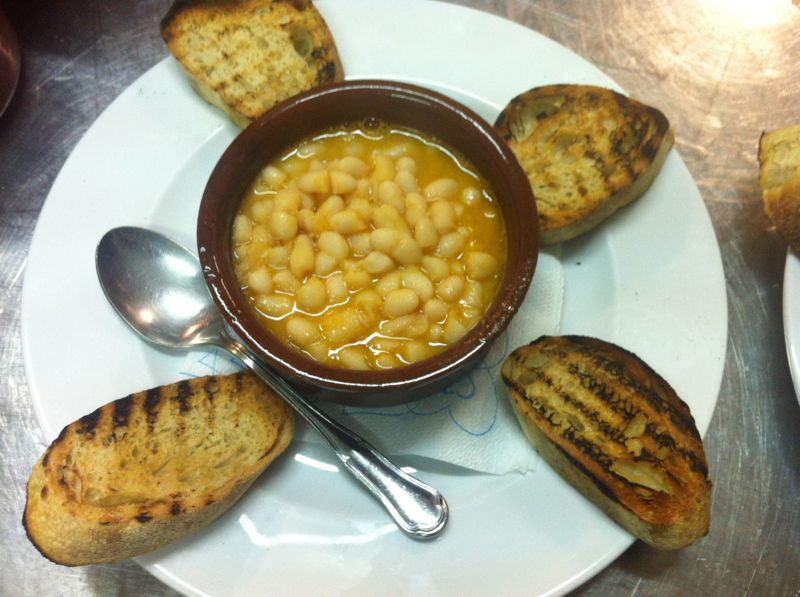 1361812759CROSTINI_CON_FAGIOLI